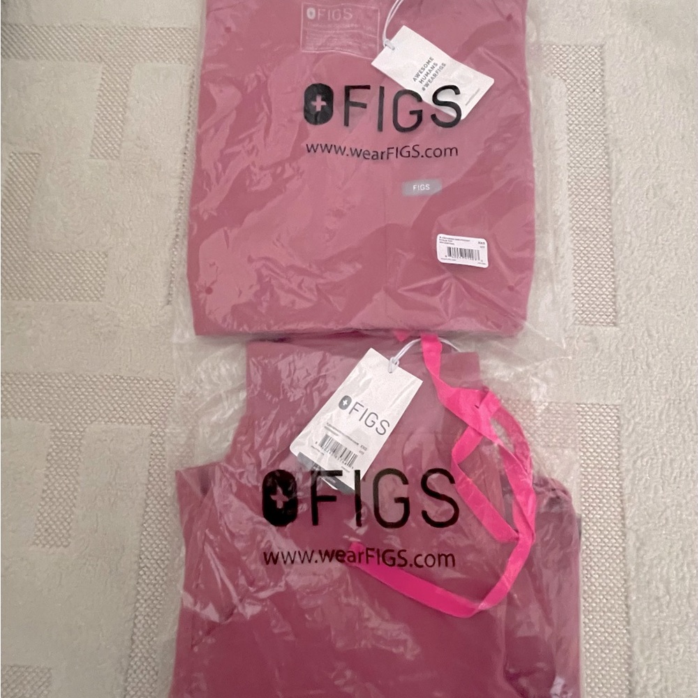 FIGS Catarina One-Pocket Scrub Top & High Waisted Yola Scrub Pants Quartz SET